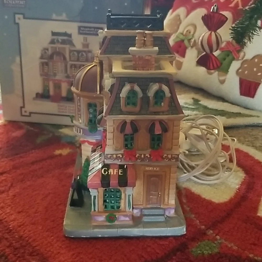 Lemax Carole‎ Towne Dolly Hotel 2012